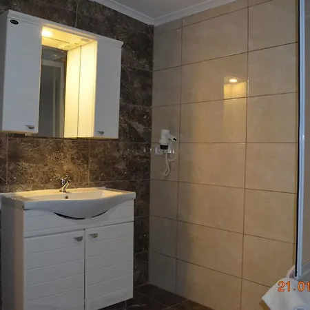 New Penguen Hotel *